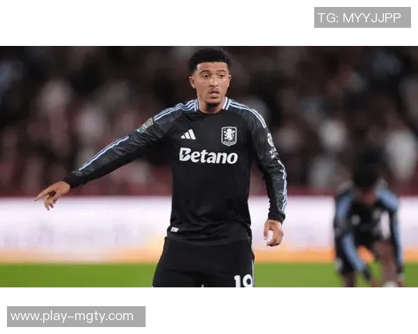 拜仁派球探考察费耶诺德19岁右后卫雷德引发关注