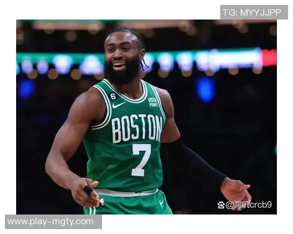 湖人队备战明年休赛期今年小修小补不做大交易引发球迷热议 湖人队备战明年休赛期今年小修小补不做大交易引发球迷热议