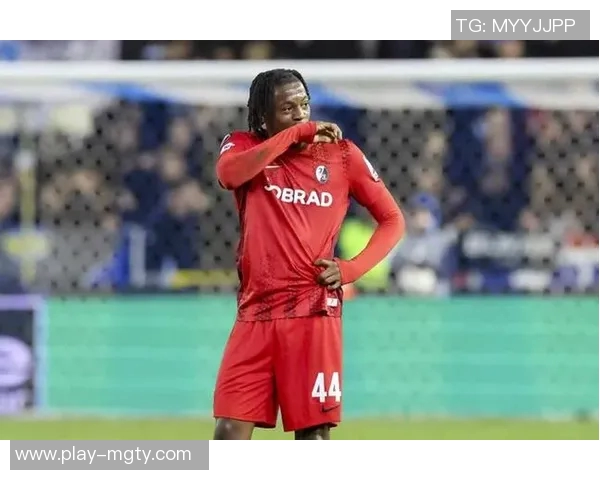 霍勒精彩凌空侧勾破门助弗赖堡扳平十人多特比分