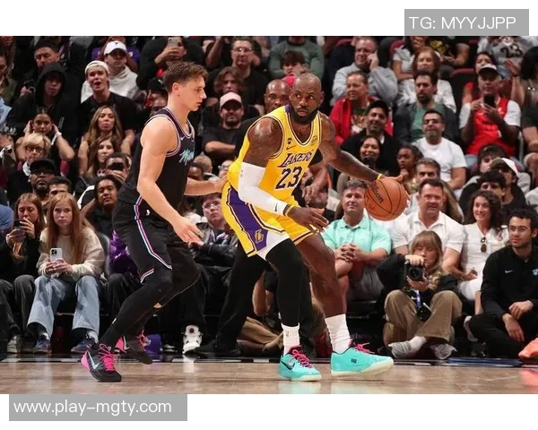 湖人阵容捉襟见肘仅剩十人出战背靠背对抗开拓者三名双向合同球员参战